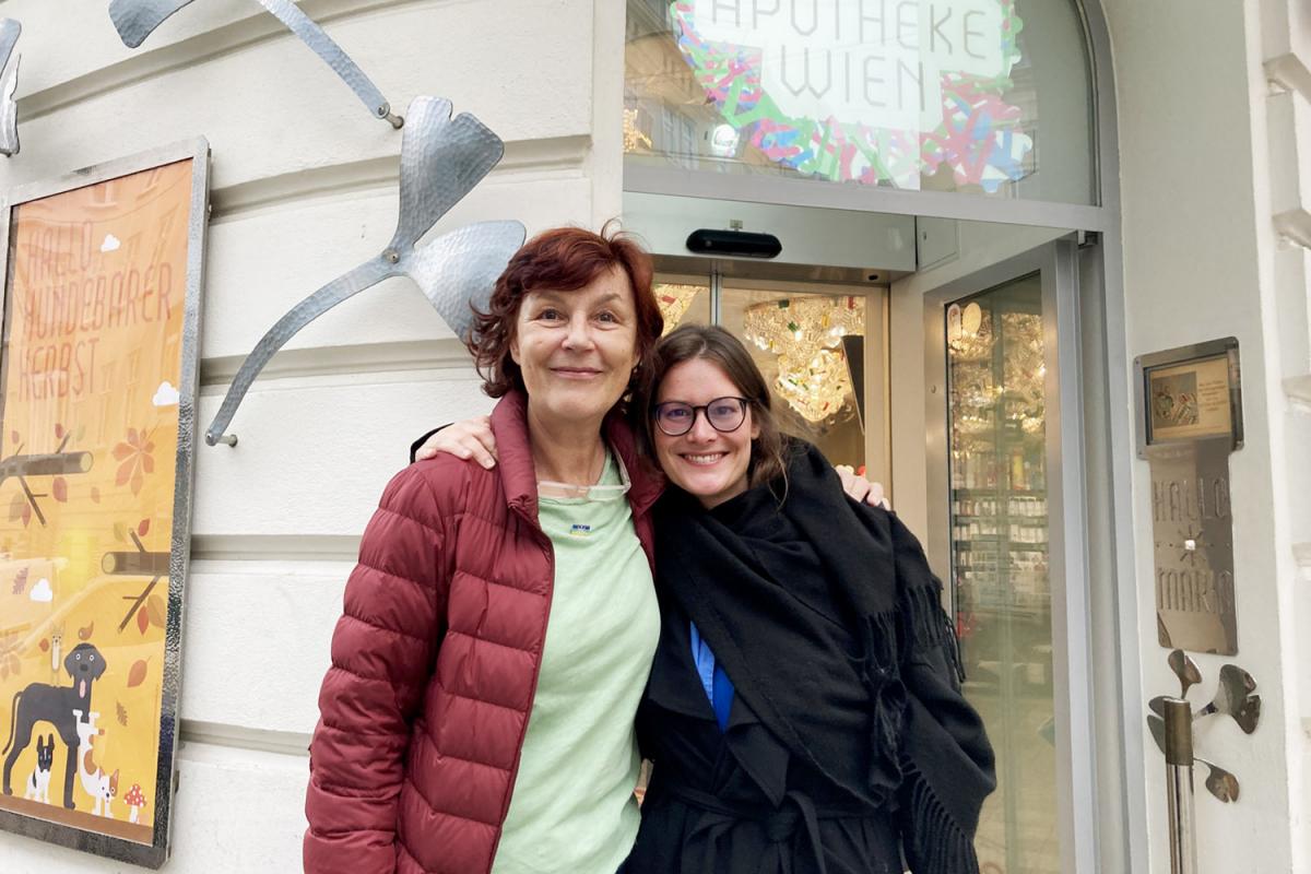 Mag. Karin Simonitsch, Leiterin der Marienapotheke Wien, mit Martina Egger, Gründerin von Pluz Care