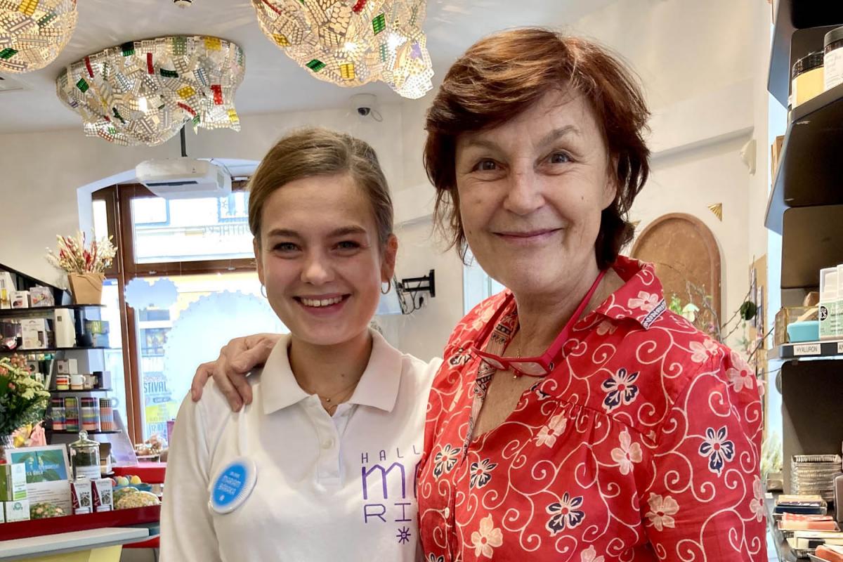 Mag. Mariam Baraka und Mag. Karin Simonitsch in der Marien Apotheke Wien