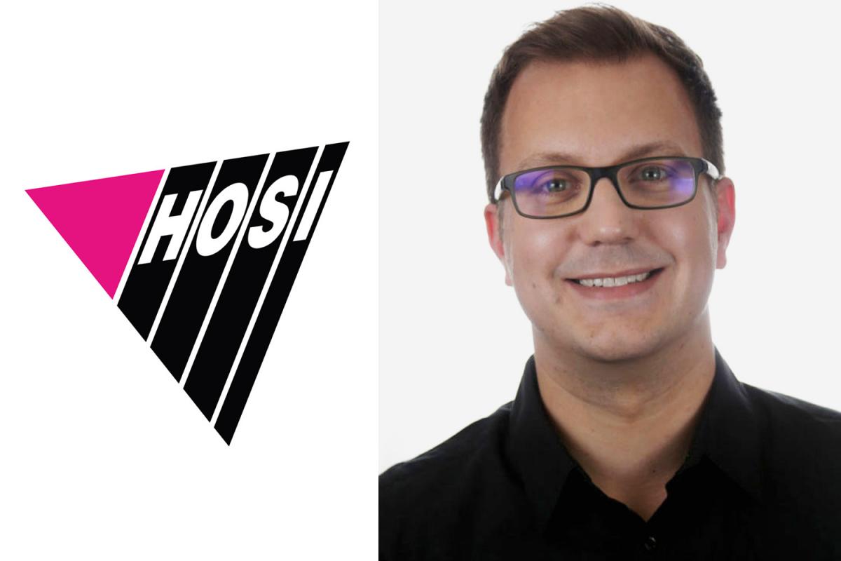 Bild von Markus Steup, Kassier der HOSI Wien. Links daneben ist das Logo der HOSI
